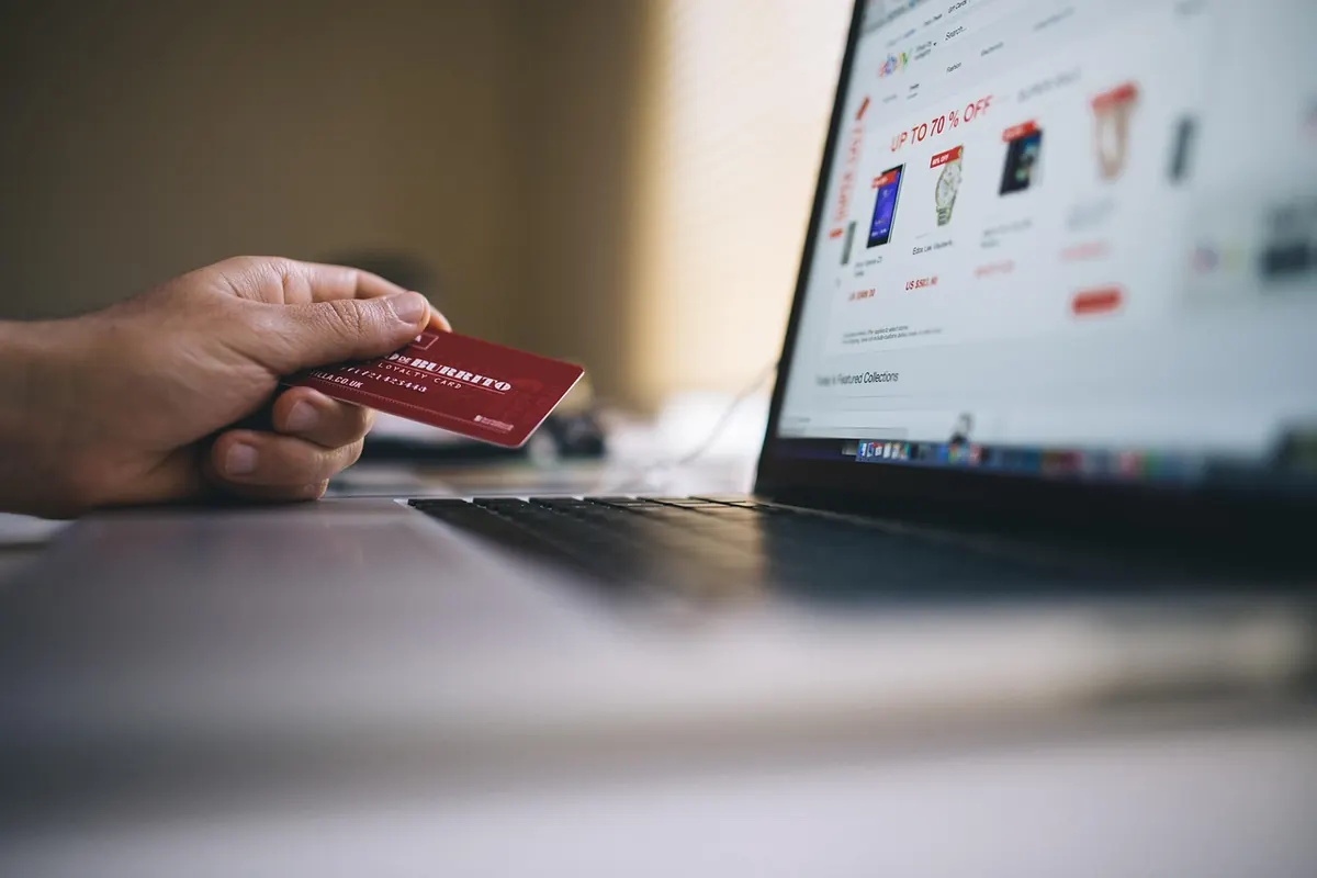 Holiday Shopping Scams Are Rising: Cybersecurity Checklist for Black Friday and Christmas